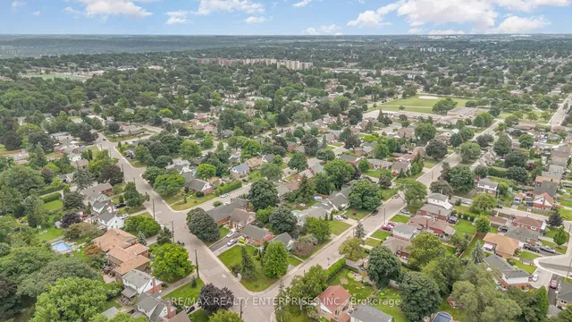 Primary image of 11 Green Meadow Rd