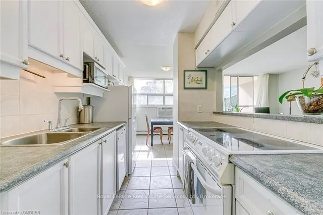 Additional image 6 of 1950 MAIN St Unit 204