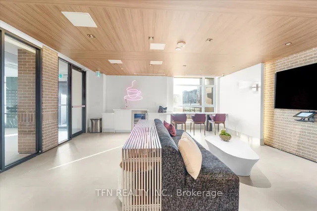 Additional image 22 of 600 North Service Rd Unit 522