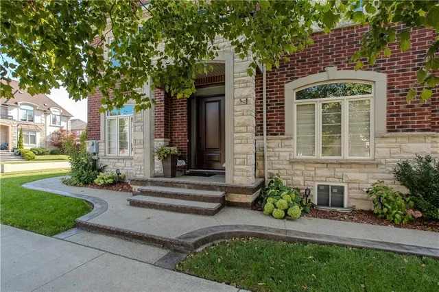 Additional image 4 of 4176 FULLER Cres