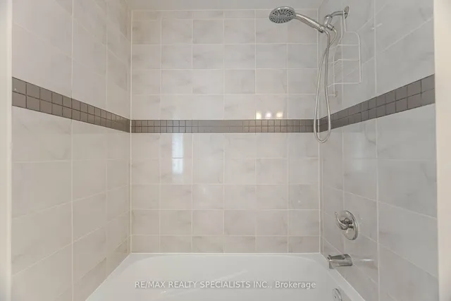 Additional image 29 of 369 Snoek Pt