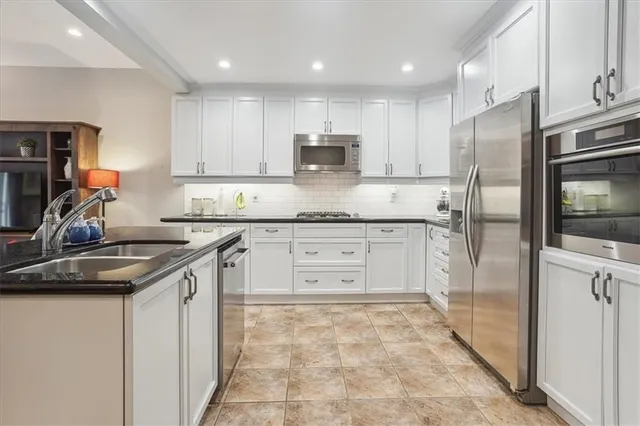 Additional image 8 of 218 PLAINS Rd Unit 16