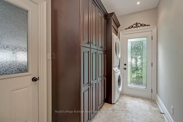 Additional image 15 of 883 Kingsway Dr