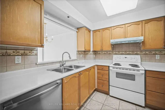 Additional image 8 of 100 Burloak Dr Unit 1215