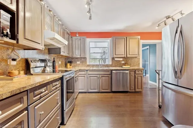 Additional image 11 of 2076 Churchill Ave