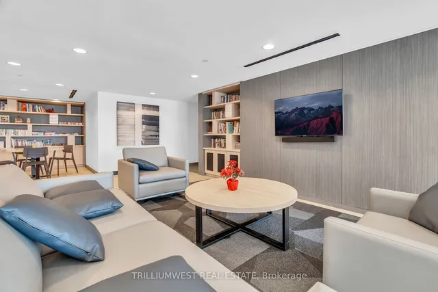 Additional image 32 of 51 East Liberty St Unit 1516