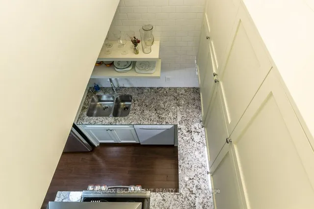 Additional image 34 of 50 Main St Unit 405