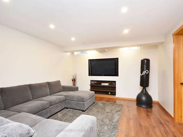 Additional image 22 of 1058 Bowring Cres