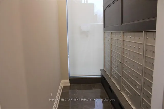 Additional image 4 of 2060 LAKESHORE Rd Unit 403