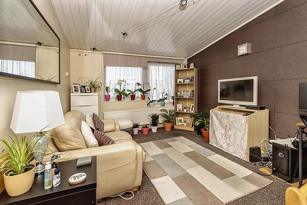 Additional image 14 of Bowling Close, Harpenden