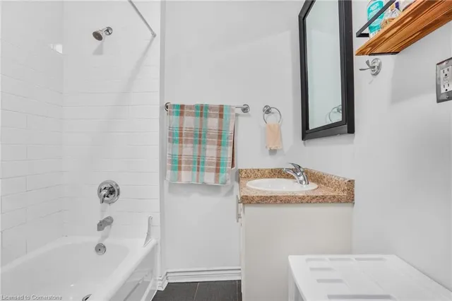 Additional image 20 of 80 King William St Unit 212