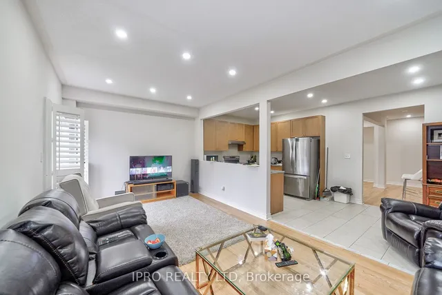 Additional image 15 of 566 BESSBOROUGH Dr