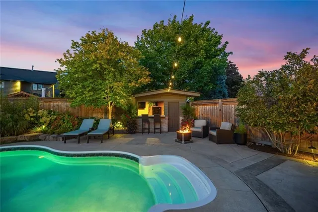 Additional image 50 of 2005 PARKLANE Cres