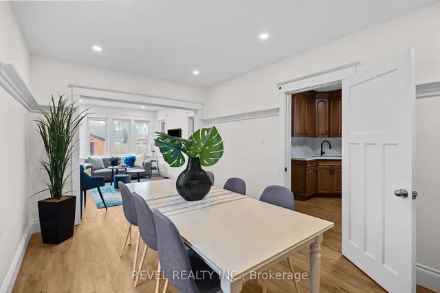 Additional image 13 of 69 Roxborough Ave