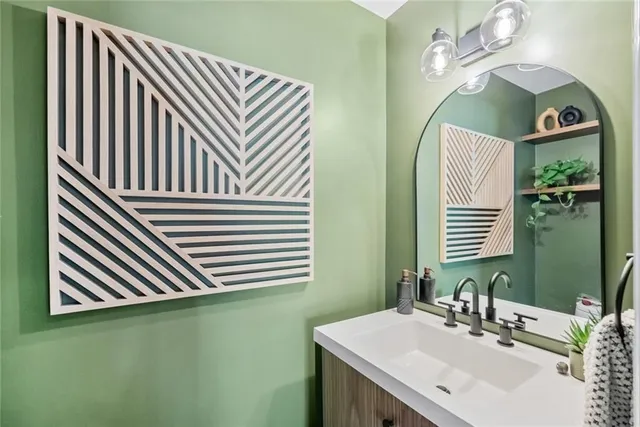 Additional image 16 of 2005 PARKLANE Cres