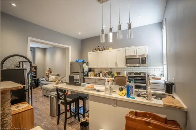 Additional image 10 of 163 Emerald St