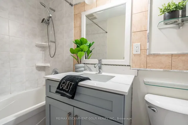 Additional image 23 of 25 Britten Clse Unit B52