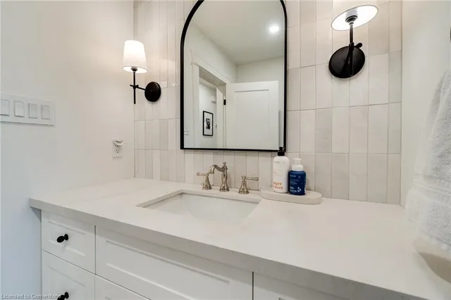 Additional image 35 of 685 Iroquois Ave