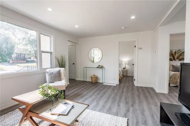 Additional image 10 of 85 Walter Ave