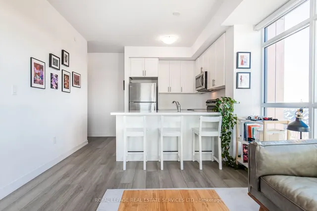 Additional image 8 of 450 Dundas St Unit 702