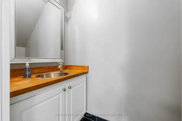 Additional image 8 of 3635 Dundas St