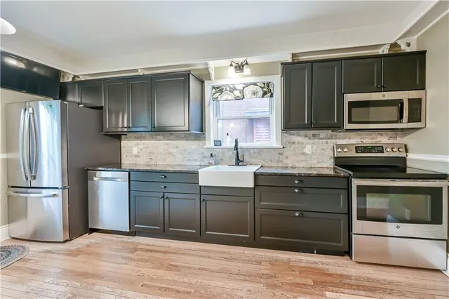 Additional image 18 of 2114 CAROLINE St