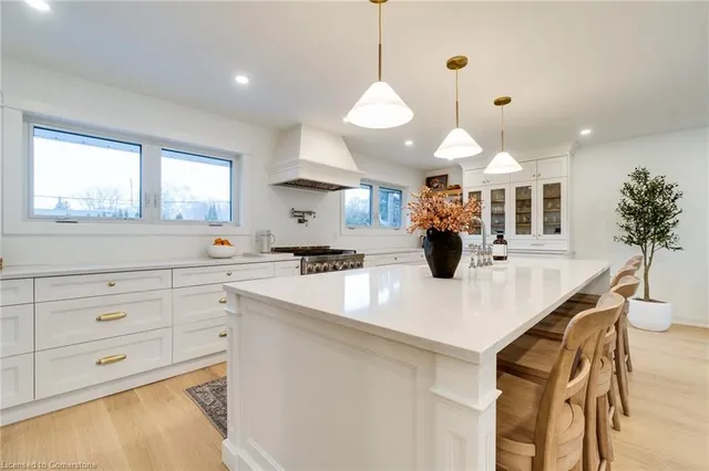 Additional image 17 of 685 Iroquois Ave