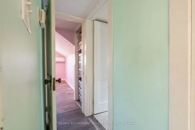 Additional image 24 of 26 Huron St