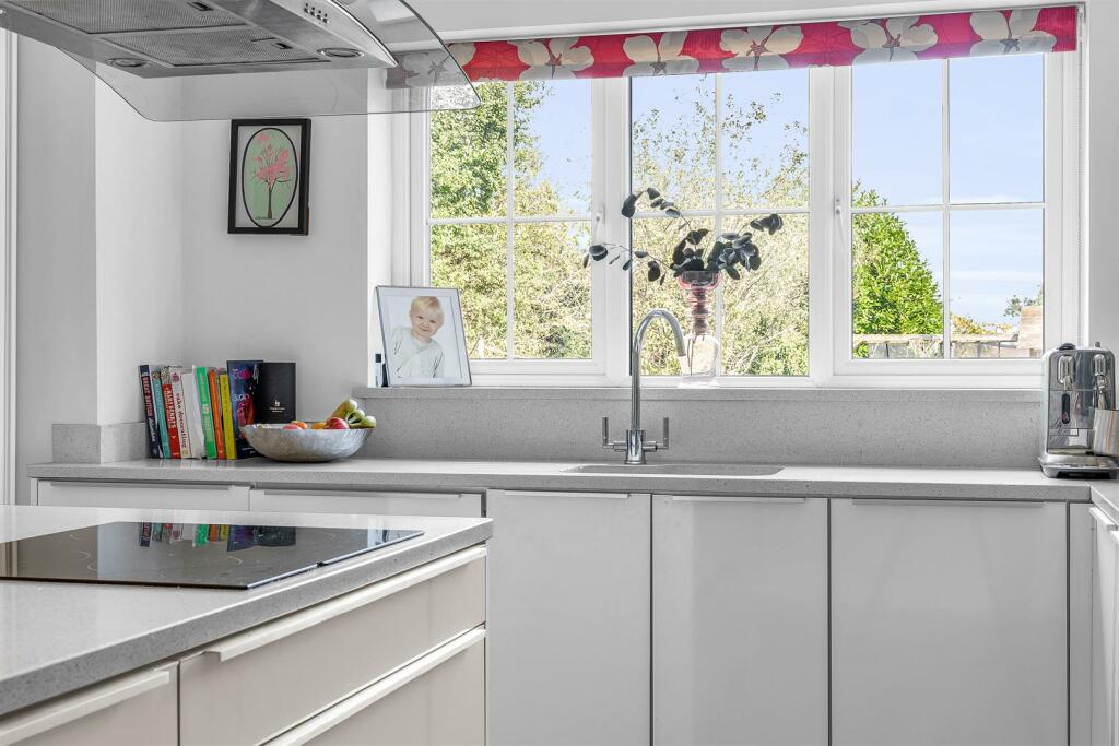 Additional image 17 of The Drive, Welwyn