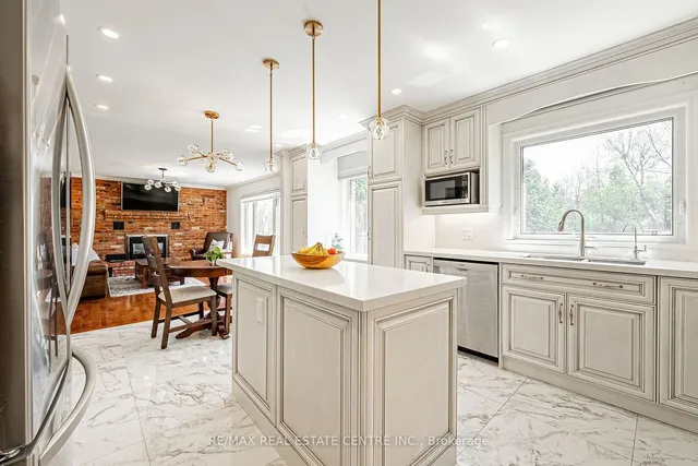 Additional image 7 of 6 Iris Crt