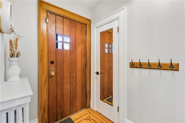 Additional image 4 of 74 HYDE PARK Ave