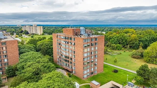 Additional image 28 of 180 LIMERIDGE Rd Unit 301