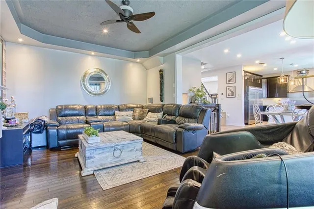 Additional image 20 of 261 MONTREAL Cir