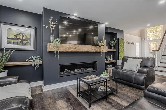 Additional image 17 of 96 LAURENDALE Ave