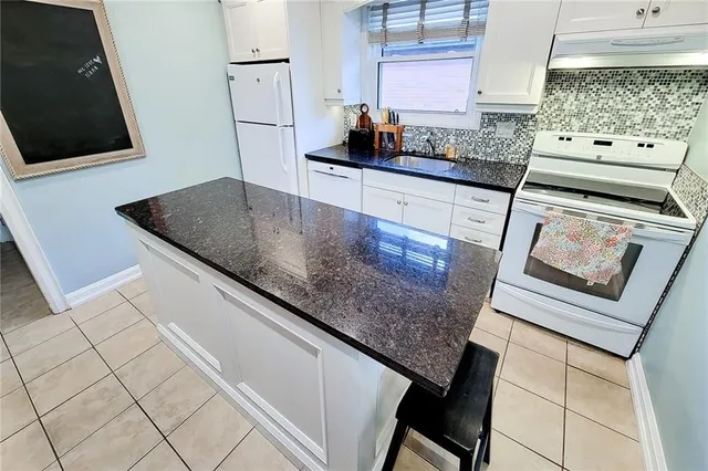 Additional image 23 of 133 CAMERON Ave