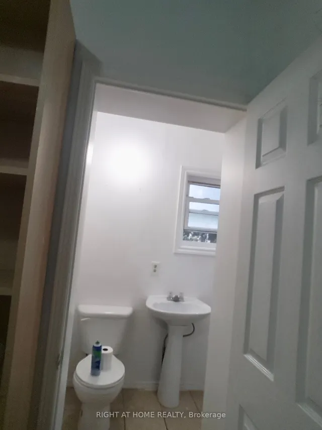 Additional image 35 of 24 Spadina Ave