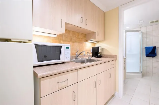 Additional image 33 of 38 LAKEGATE Dr