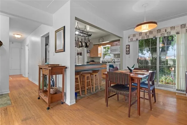 Additional image 8 of 54 BEACON Ave