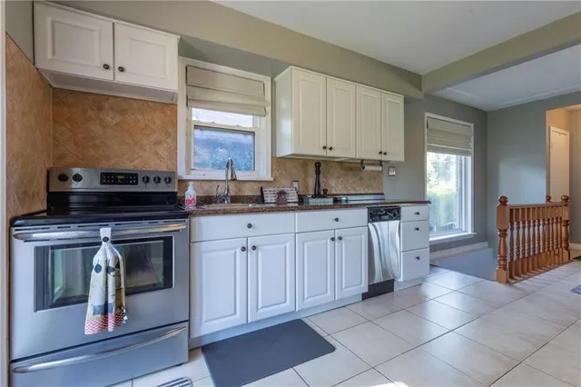 Additional image 9 of 44 SANDALWOOD Ave