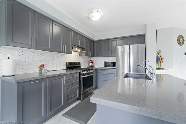 Additional image 8 of 126 Laguna Village Cres