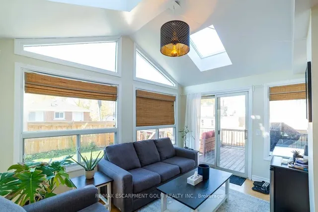 Additional image 9 of 10 Warren Ave