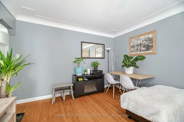 Additional image 11 of 44 Clarendon Ave