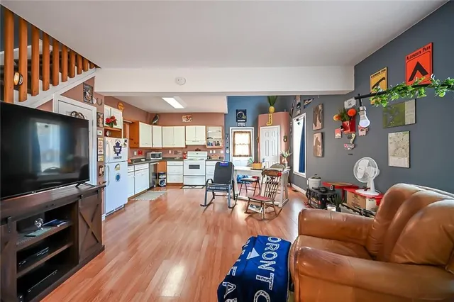 Additional image 15 of 129 LYNDEN Rd