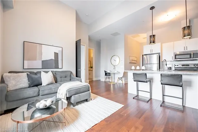 Additional image 16 of 112 King St Unit LPH01