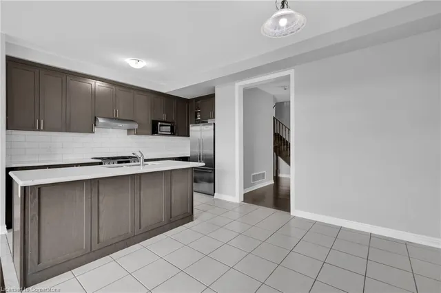 Additional image 15 of 38 Narbonne Cres