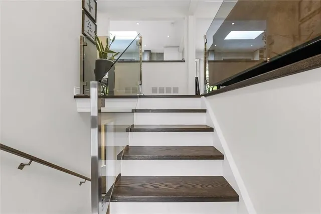 Additional image 3 of 46 TERRACE Dr