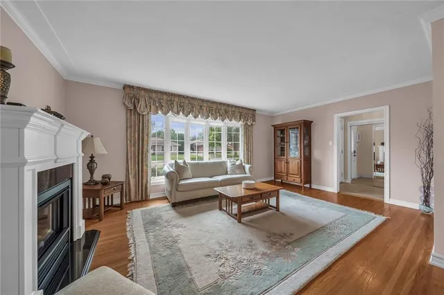 Additional image 7 of 16 LAWRENCE Ave