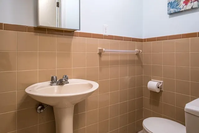 Additional image 29 of 127 WEST Ave