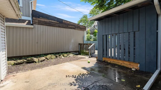 Additional image 21 of 33 Highland Ave