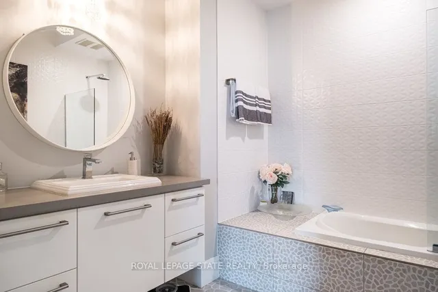 Additional image 18 of 181 James St Unit PH6